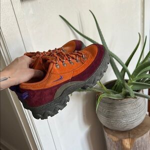 Nike Lahar Low Sport Spice Beetroot (Women's) Hiking Shoes